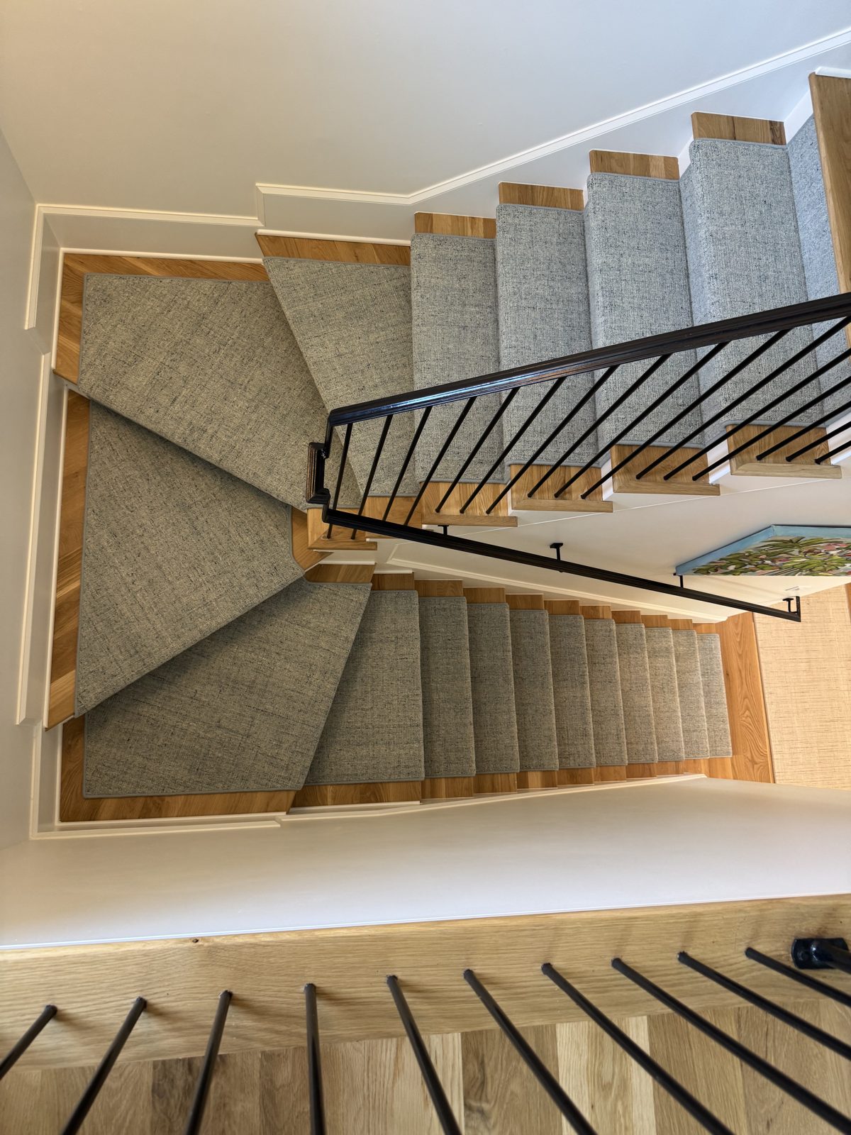 Neutral bound stair runner on a curved staircase