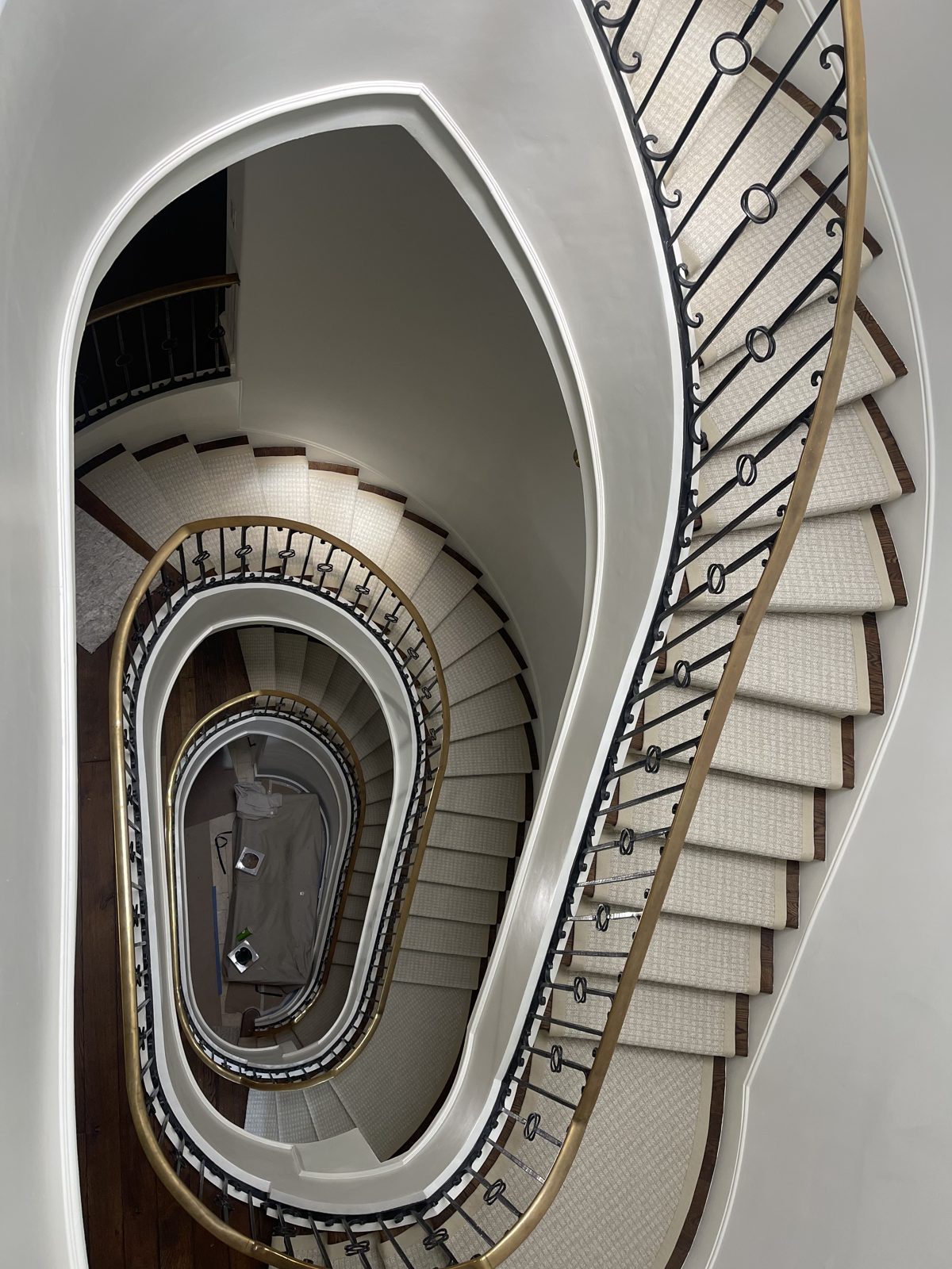 Patterned stair runner on an oval staircase